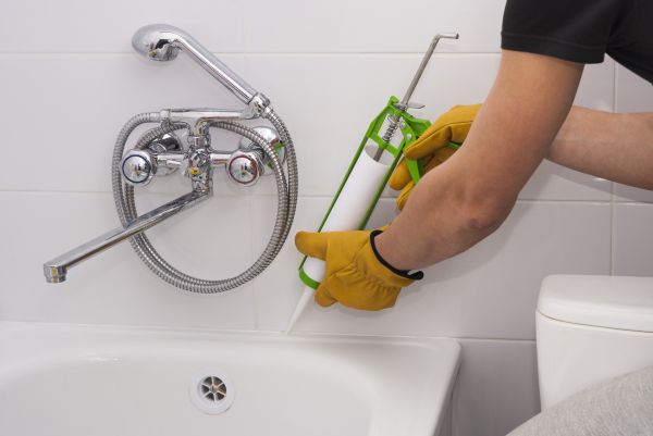 Bathtub Caulking in Willoughby