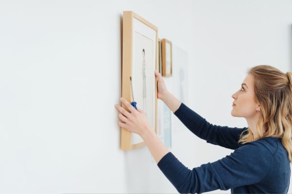 Picture Hanging Service in Willoughby